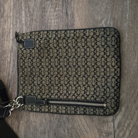 Coach Signature C black crossbody - Picture 4 of 13